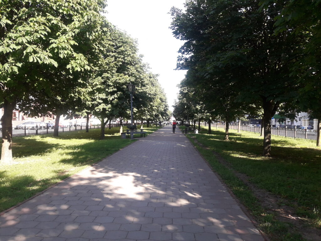 Walk through the Linden Alley