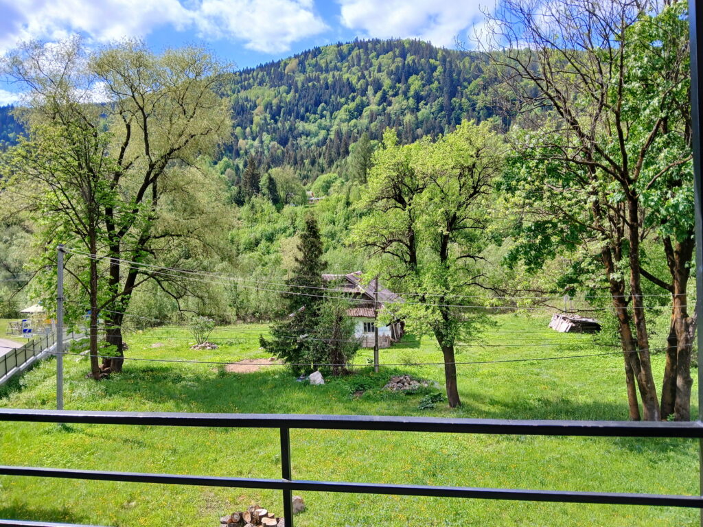 Booking hotel in mountain, how to find